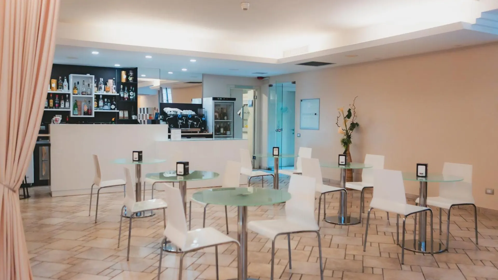 Ahg Donna Silvia Wellness Hotel Manerba del Garda 4*,