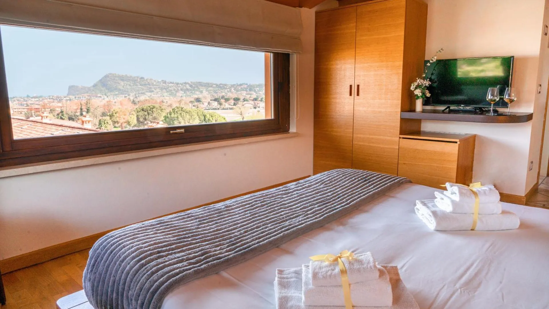 Ahg Donna Silvia Wellness Hotel Manerba del Garda 4*,