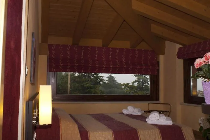 Ahg Donna Silvia Wellness Hotel Manerba del Garda 4*,